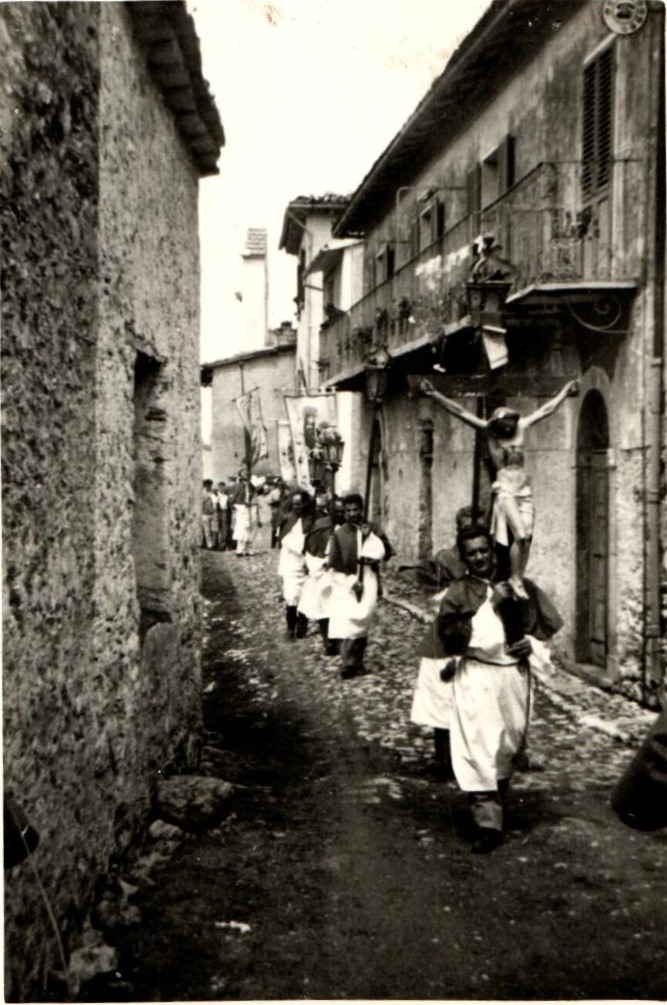 Processione a Castel Santa Maria